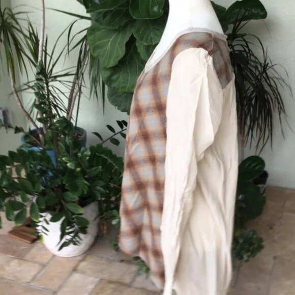 Territory Ahead tote & CP Shades high low Sundance Catalog shirt - Picture 5 of 15